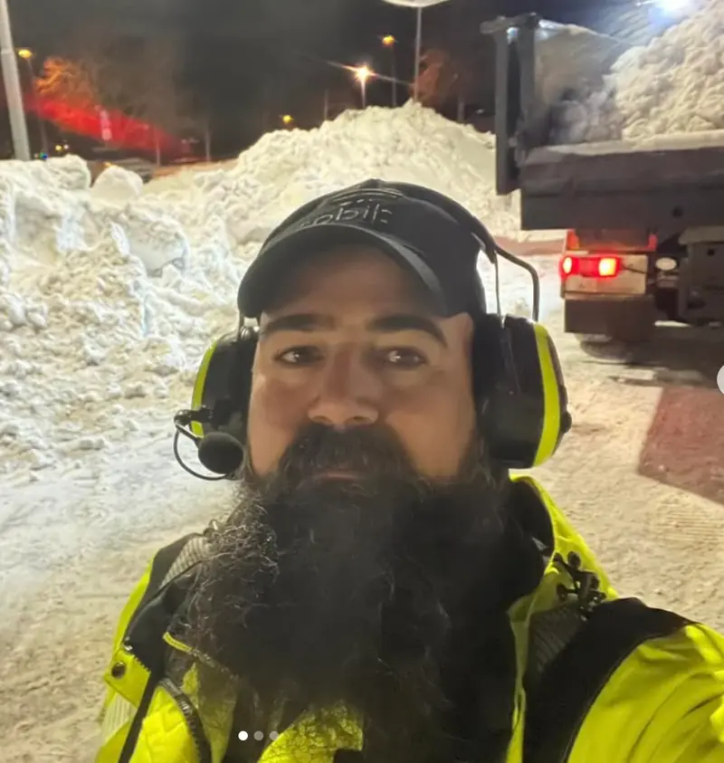 Akam Kader i arbete vintertid